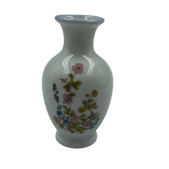 Vintage Otagiri Floral White Bud Vase Mini Pink Blue Yellow Blooms Japan Made - Picture 1 of 9